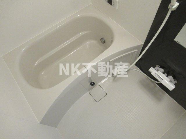 バス・シャワールーム　落ち着いた空間のお風呂です