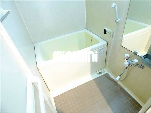 バス・シャワールーム　収納付