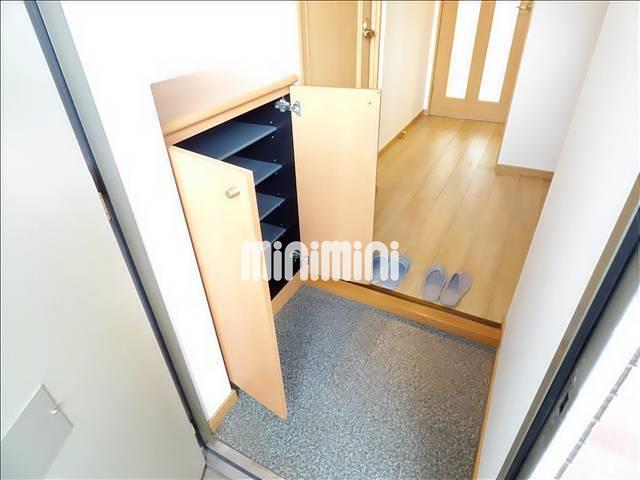 玄関　下駄箱付きの玄関です