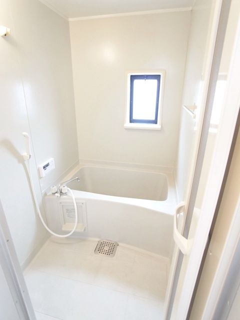 バス・シャワールーム　☆窓付きのお風呂☆