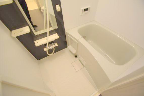 バス・シャワールーム　日ごろの疲れを癒しましょう。