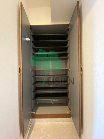 玄関　下駄箱もしっかりついてます！