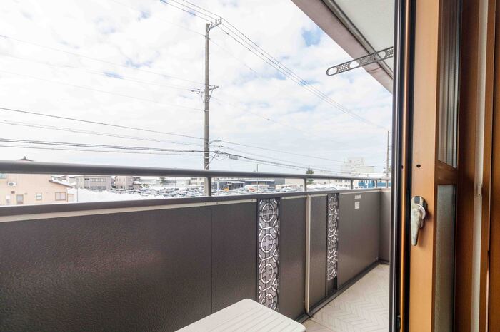 バルコニー　お洗濯にも便利なバルコニー付き