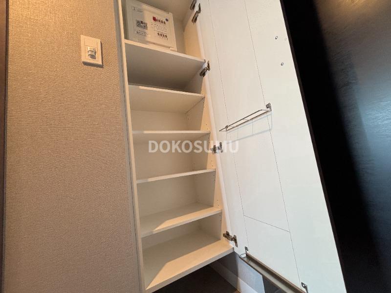 玄関　住まいの顔として相応しい、気品とゆとりのあるエントランス。