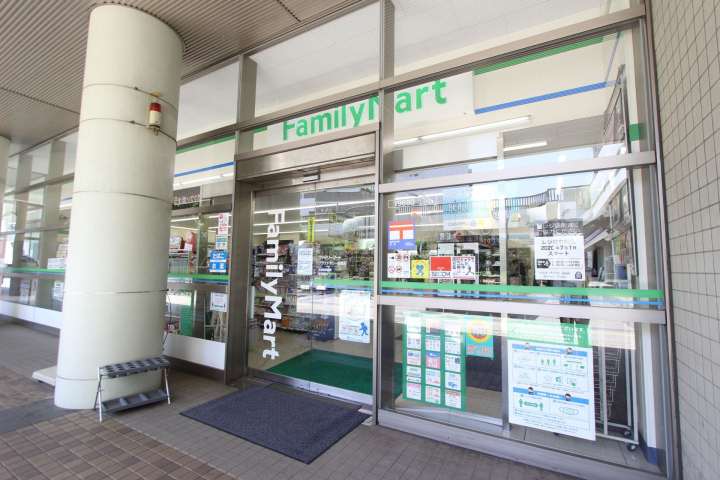 コンビニ　ファミリーマート（コンビニ）まで237m