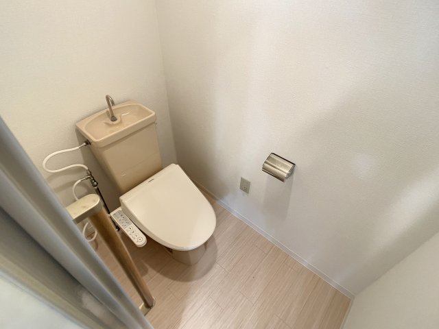 トイレ　掲載写真はモデルルームを掲載しております。実際のお部屋と仕様