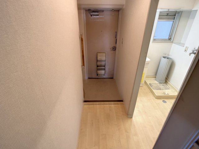 玄関　掲載写真はモデルルームを掲載しております。実際のお部屋と仕様
