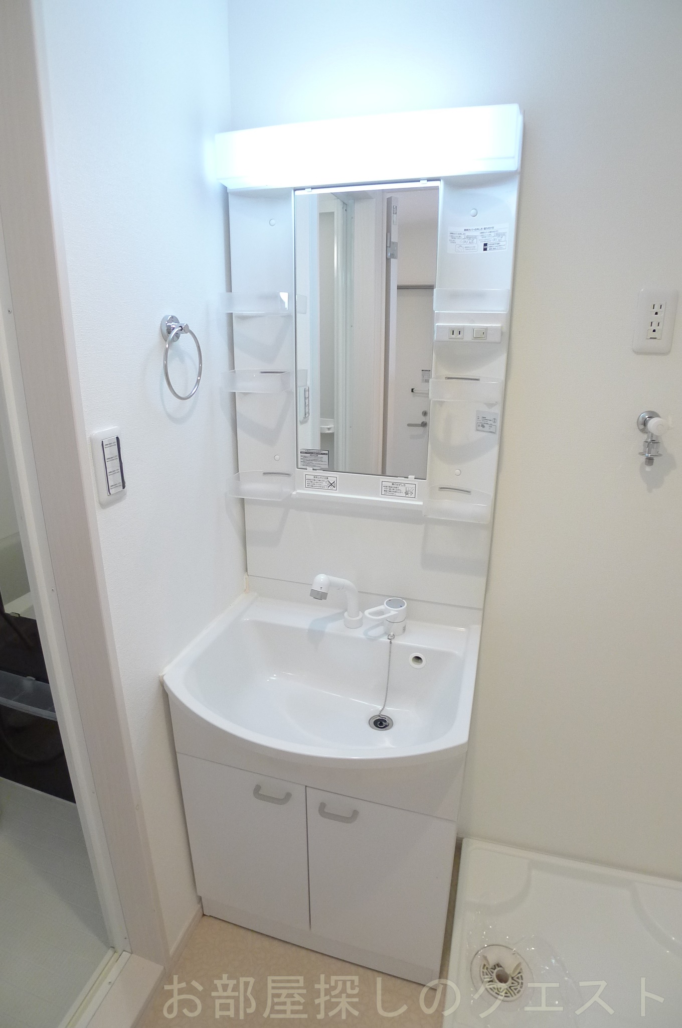 洗面設備　（写真は同仕様反転）