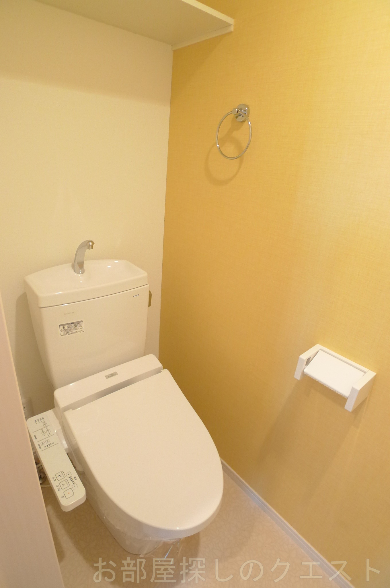 トイレ　（写真は同仕様反転）