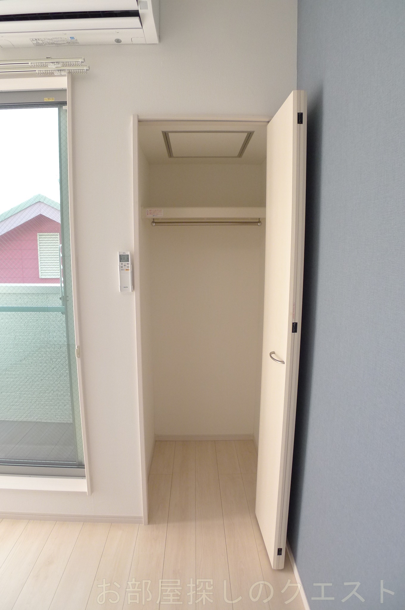 収納　（写真は同仕様反転）