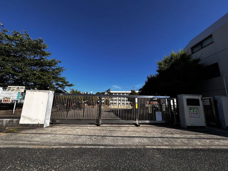 中学校　大蔵中学校（中学校）まで596m