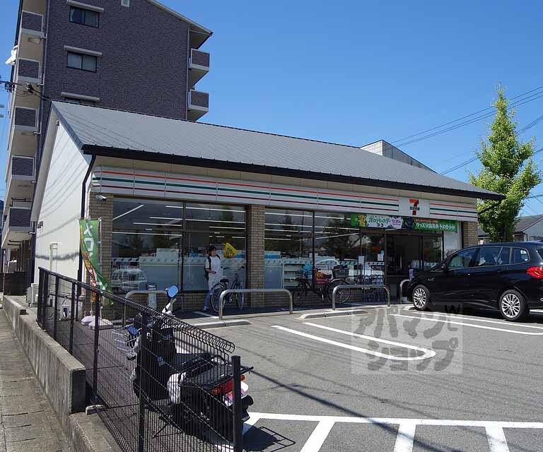 コンビニ　セブンイレブン京都樫原水築町（コンビニ）まで600m