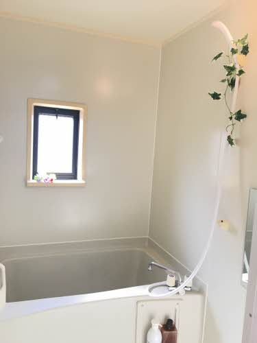 バス・シャワールーム　浴室　窓付き