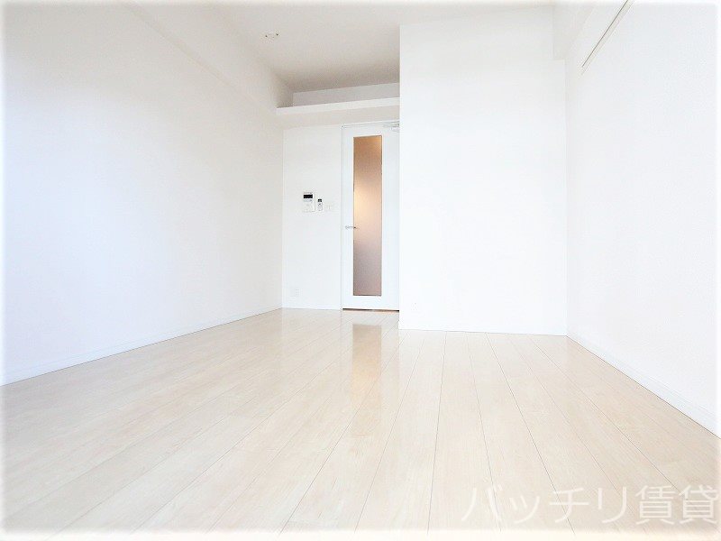 居室・リビング　別号室写真の為現況を優先致します。