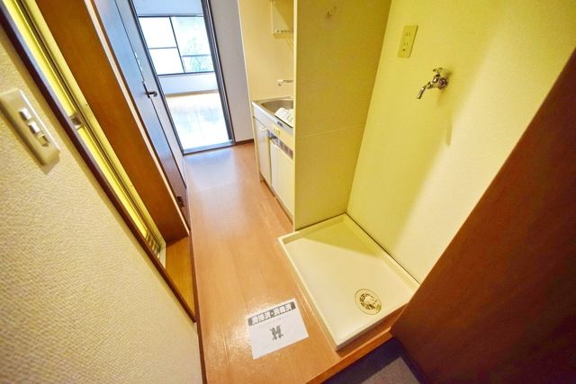 居室・リビング　★キッチンスペースと室内洗濯機置き場★