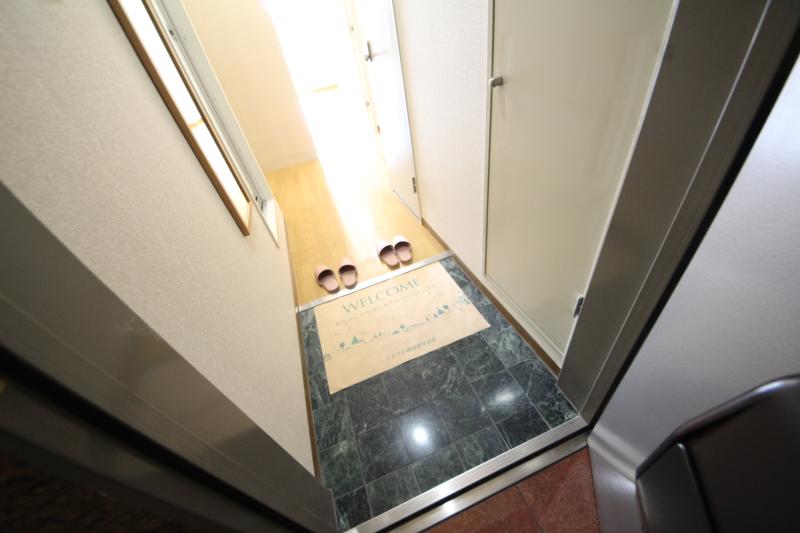 玄関　落ち着いた玄関です