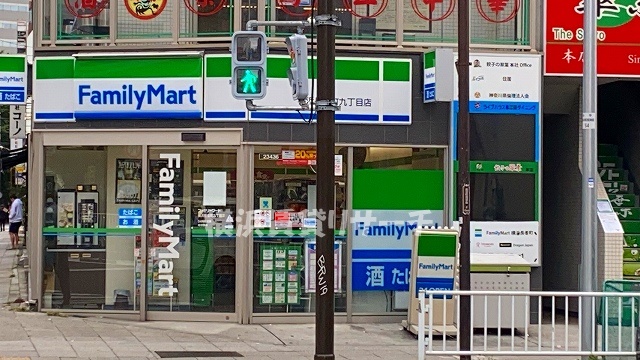 コンビニ　ファミリーマート横浜長者町九丁目店（コンビニ）まで402m