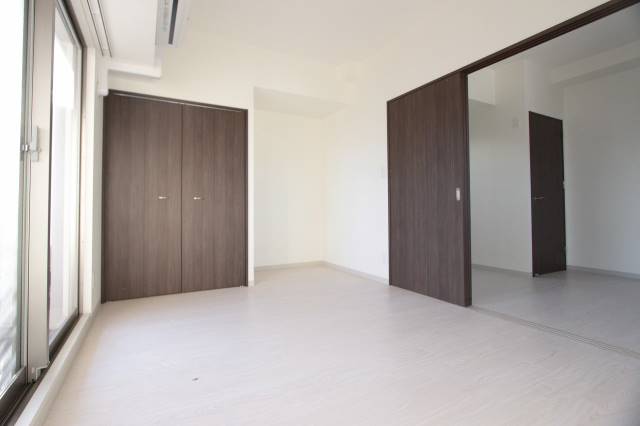 居室・リビング　仕切りを開ければ開放感があります