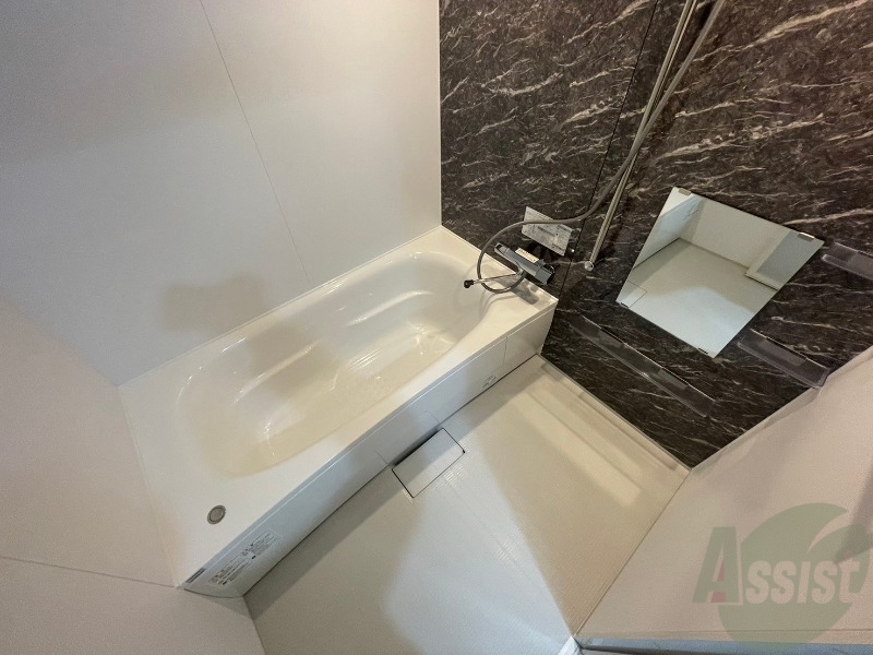 バス・シャワールーム　お風呂になります。一日の疲れを癒してくださいね。