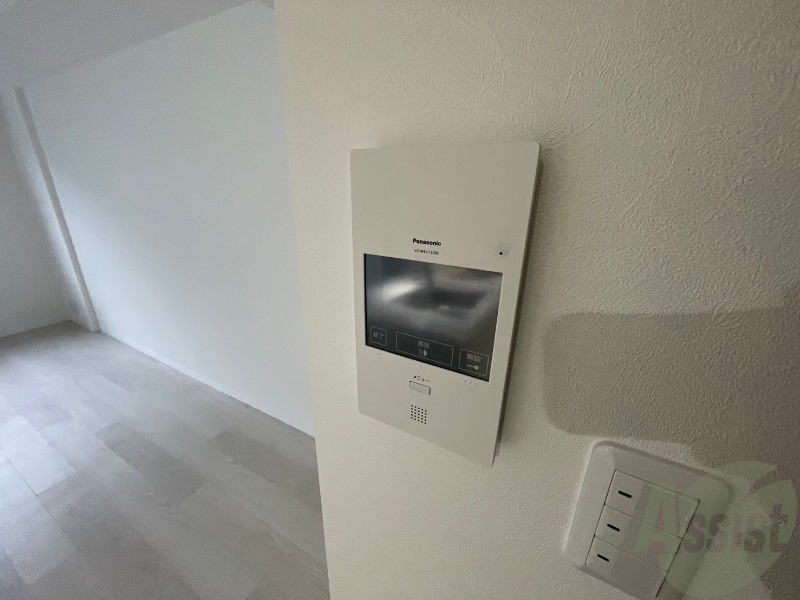 セキュリティ　モニタ付インターホンです。セキュリティ面も安心ですね！