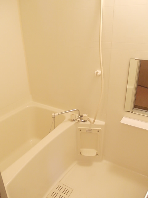 バス・シャワールーム　シャワー・追い焚き給湯