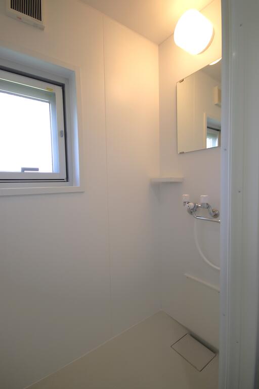 バス・シャワールーム　シャワー室