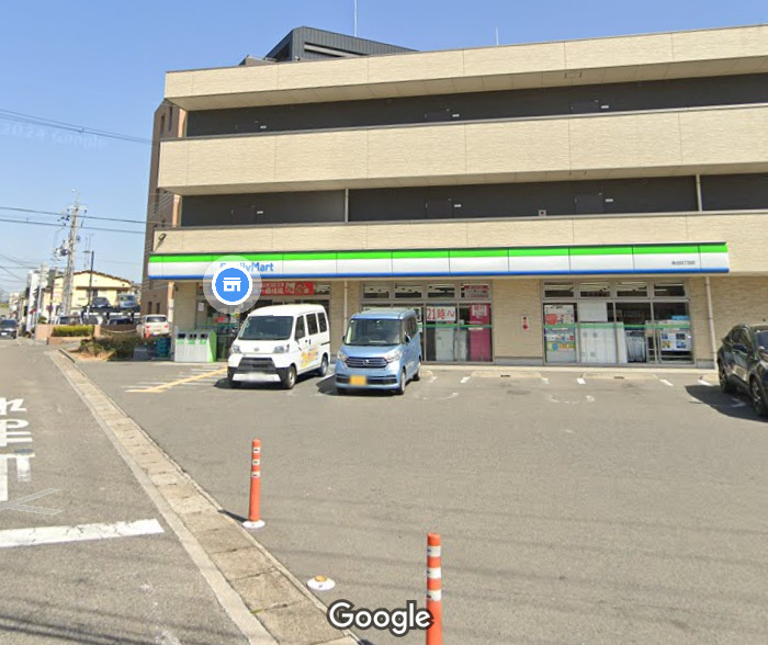 コンビニ　ファミリーマート 魚住四丁目店（コンビニ）まで512m