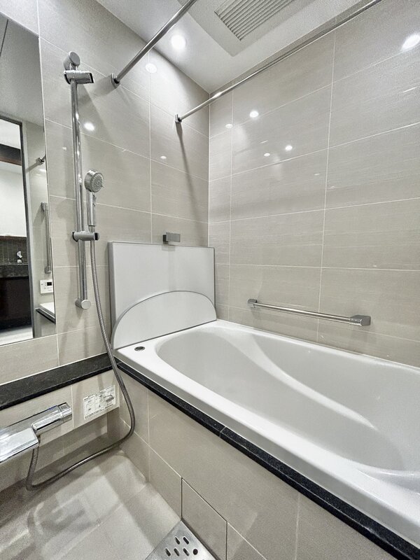 バス・シャワールーム　※別部屋の参考写真です。