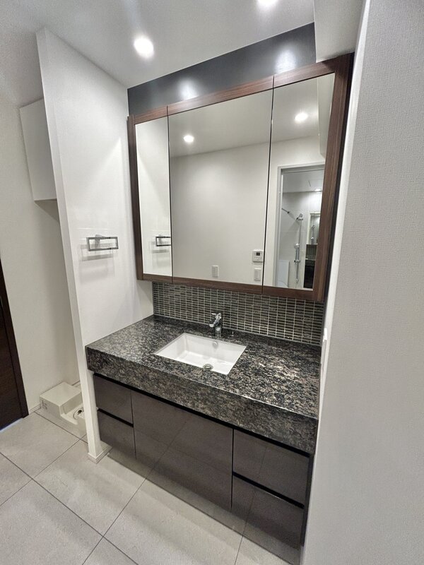 洗面設備　※別部屋の参考写真です。