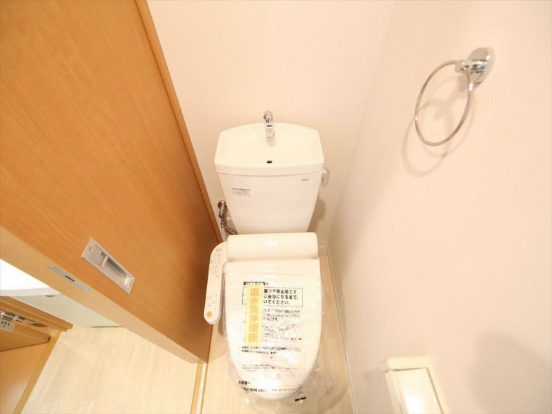 トイレ　温水洗浄暖房便座付トイレ