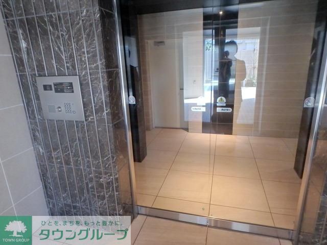 エントランス　★TVモニター付きオートロック完備★
