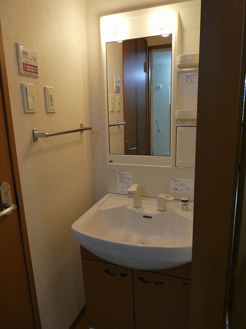 洗面設備　写真は107号室です（参考）