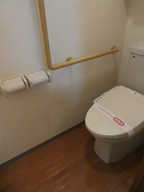 トイレ　写真は107号室です（参考）