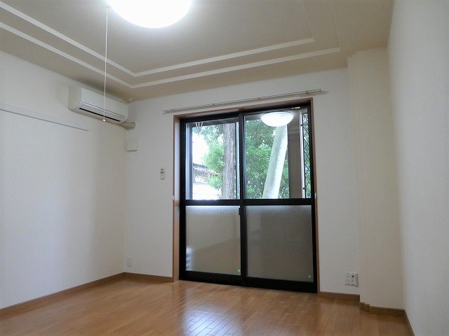 居室・リビング　写真は107号室です（参考）