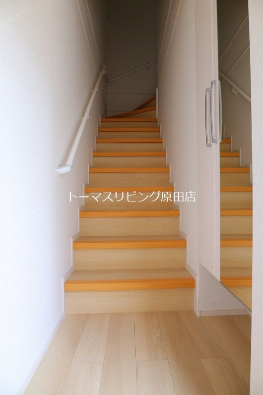 玄関　・同型参考写真