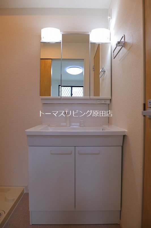 洗面設備　・同型参考写真