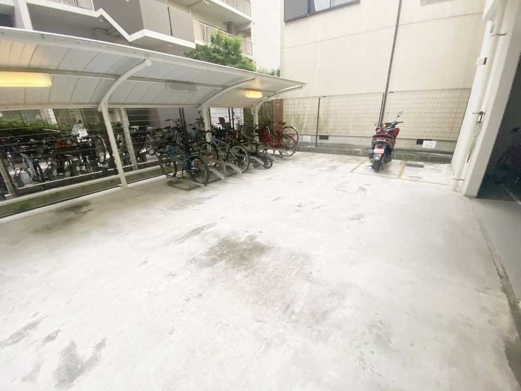 駐車場　駐車場