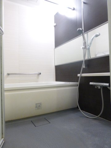 バス・シャワールーム　写真は同タイプ住居です。