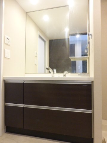 洗面設備　写真は同タイプ住居です。