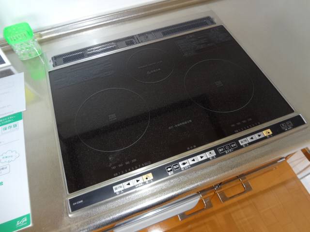 キッチン　３口IHキッチン