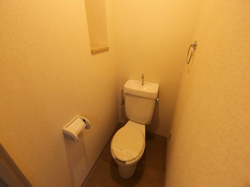 トイレ　洋式トイレ（温水洗浄便座設置可）　バストイレ別