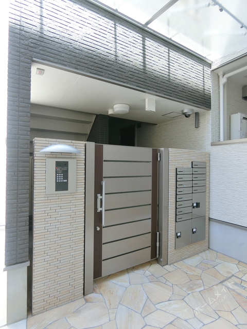 エントランス　宅配ボックス完備