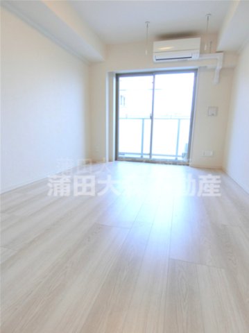 居室・リビング　余裕ある広さの洋室8帖！