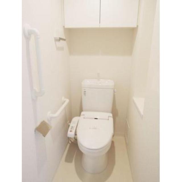 トイレ　※写真は同タイプ住戸です。