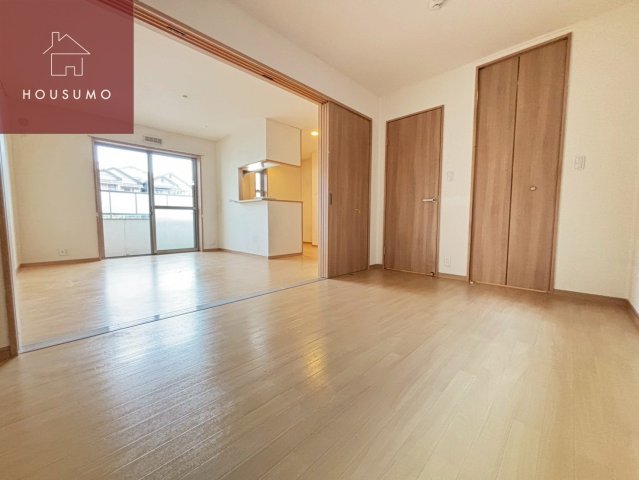 その他部屋・スペース　開放的な寝室です