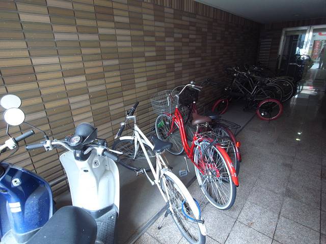 駐車場　駐輪スペースあります