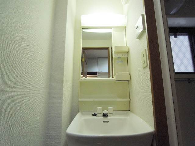 洗面設備　嬉しい独立洗面台完備です