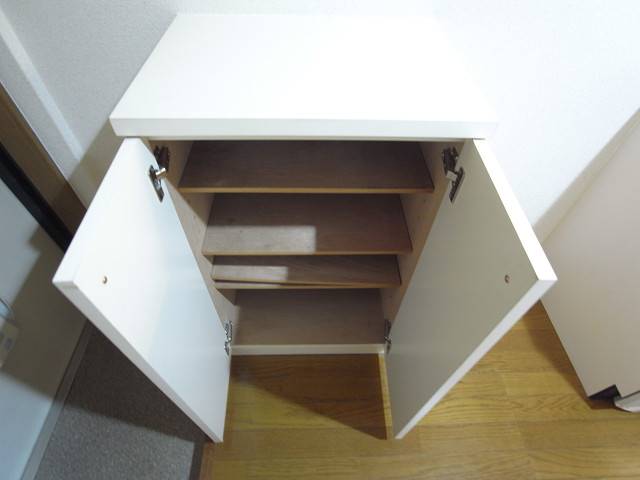 玄関　靴はこちらに