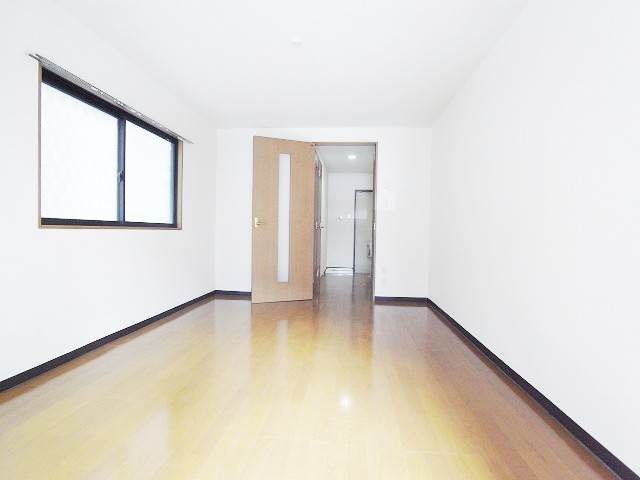 居室・リビング　約7帖帖の広々洋室です