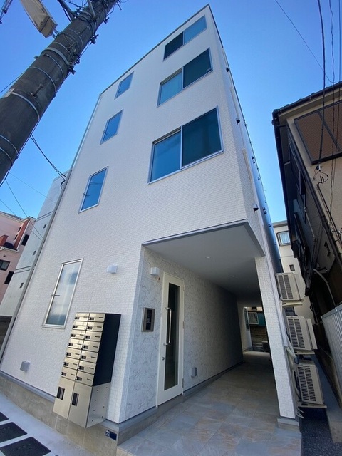 建物外観　４階建ての賃貸マンション